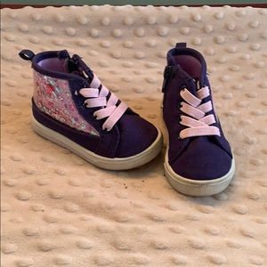 Oshkosh baby sneakers! Size 4